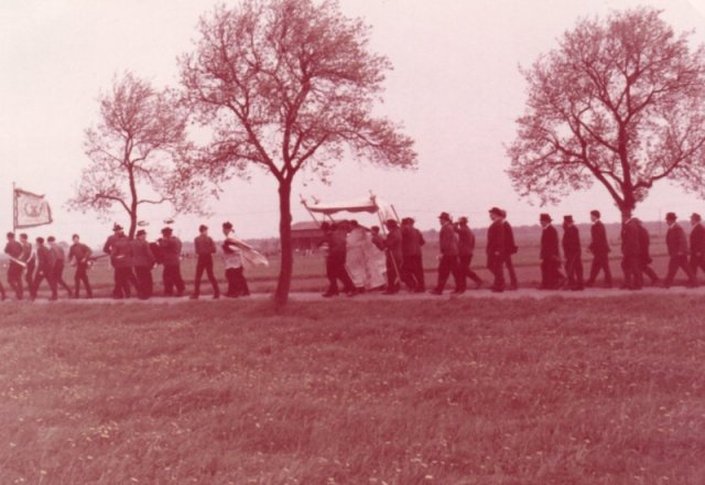 1965 Prozession bei sehr stürmischem Wetter